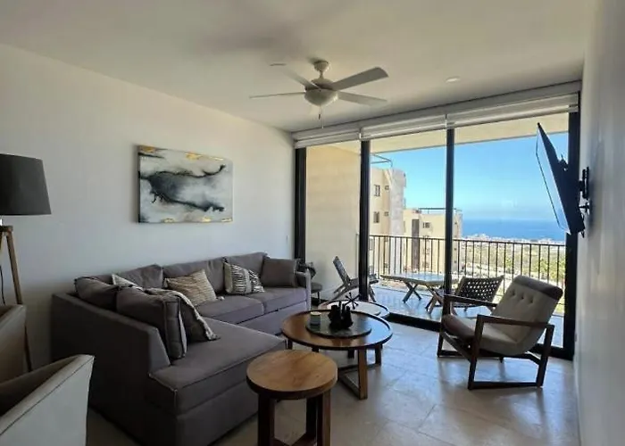 Beautiful 2-bedroom With Arch & Ocean Views